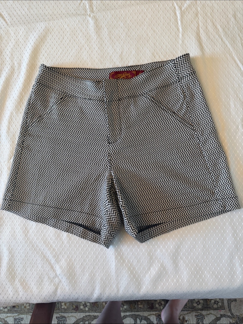 one 5 one Black and White Zigzag Bermuda Shorts